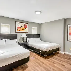 717a - Settle Into Soulard 6 Q Beds 2 Full Baths Holiday home